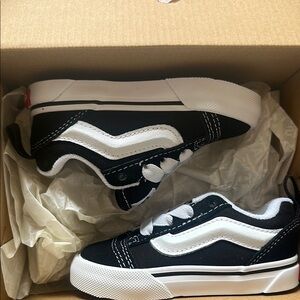 VANS toddler size 6. NEW.